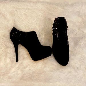 The Sassiest black Booties EVER!!!! 👢